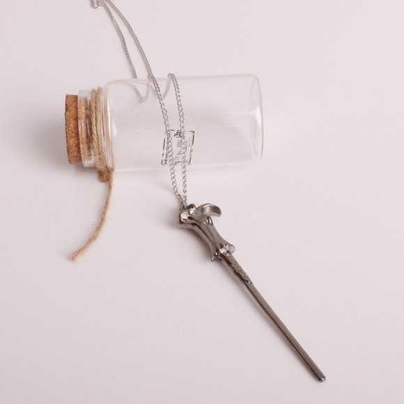 Harry Potter Wizarding World Voldemort Wand Necklace - Picture 4 of 5